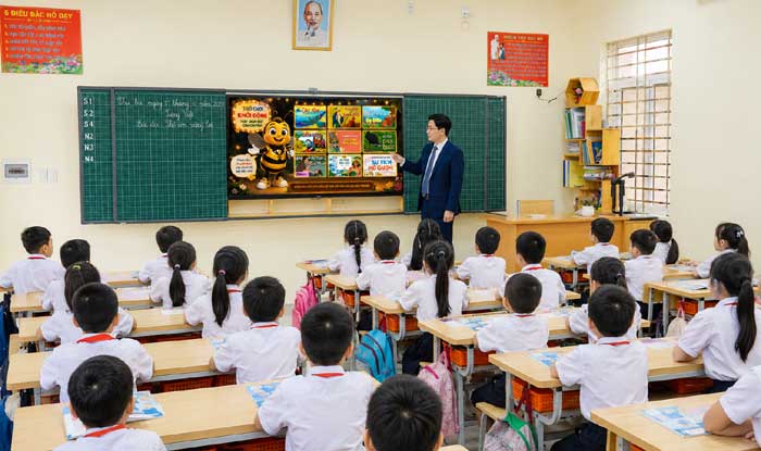 Khởi động bài học bằng trò chơi trong bài giảng i,k